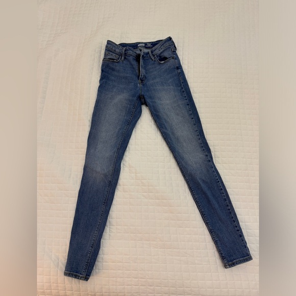Flattering Old Navy Rockstar Super Skinny Jeans – comfy stretch, perfect fit! - Picture 1 of 5